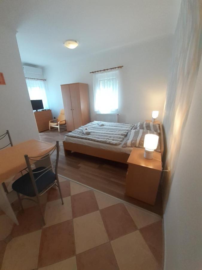 Petra Apartmanhaz Kehidakustány Exterior foto