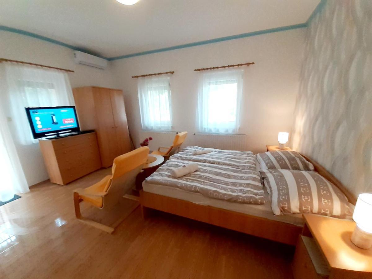 Petra Apartmanhaz Kehidakustány Exterior foto